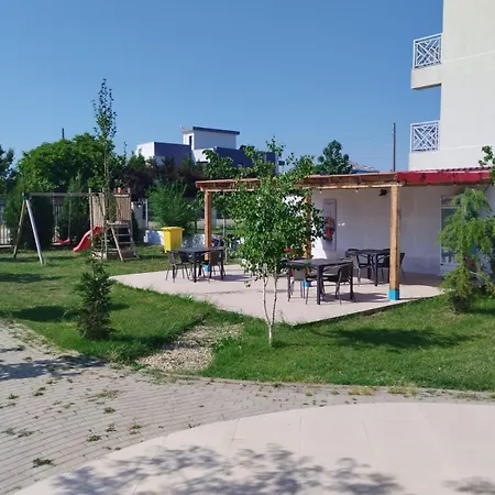 בית הארחה Golful Lebedelor *